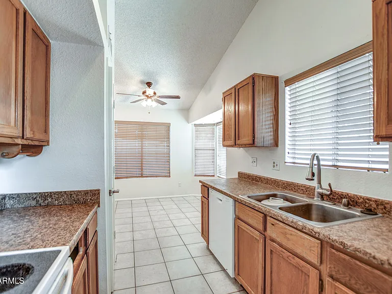 815 E Calle Del Norte — Photo 15
