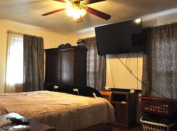 5th image of 654 Pearl Pl