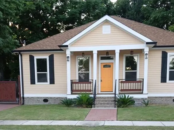 2208 Marietta St, Chalmette, LA 70043
