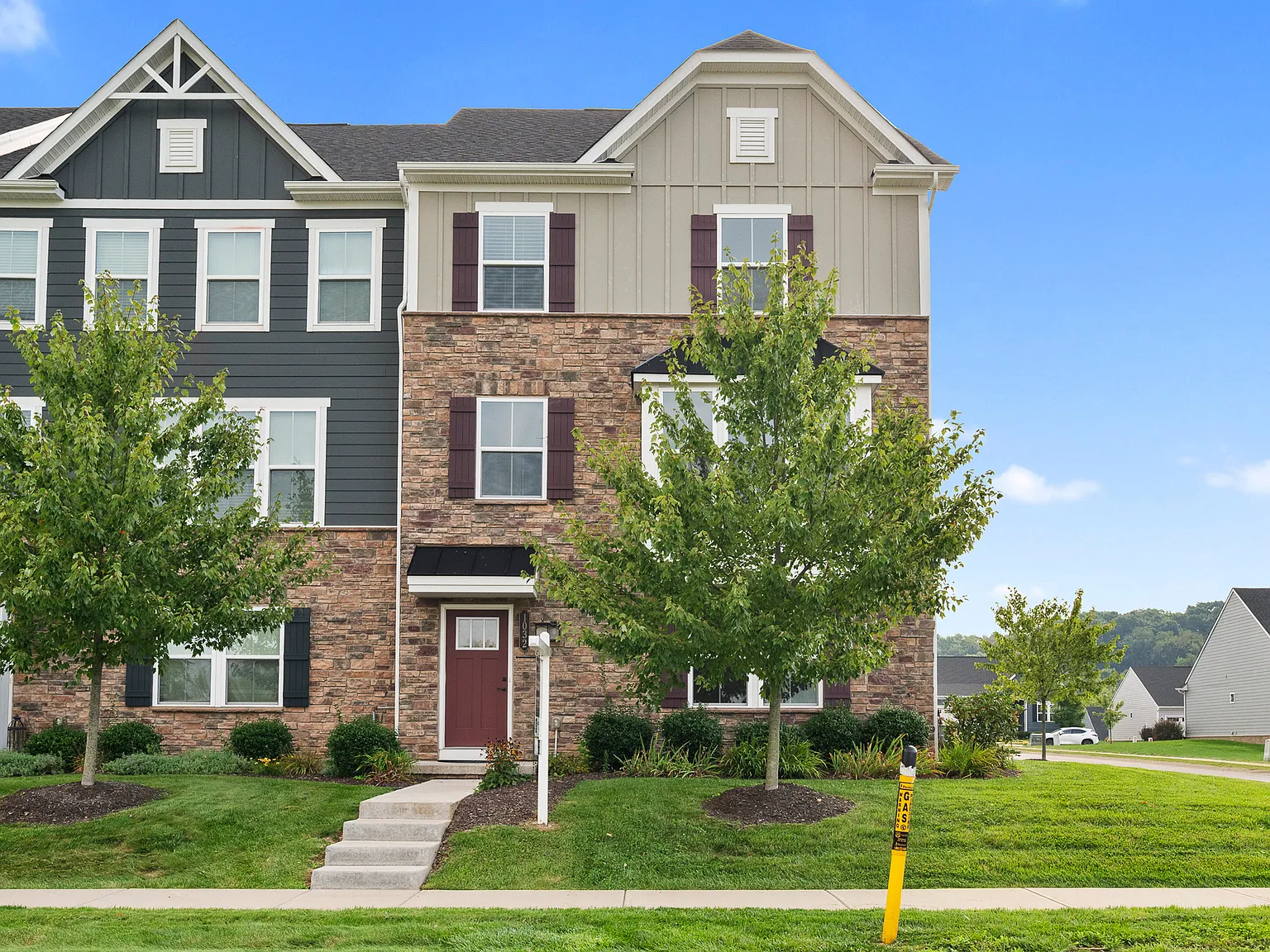 4 bed, 2178 sqft, $2,800 — Photo 2