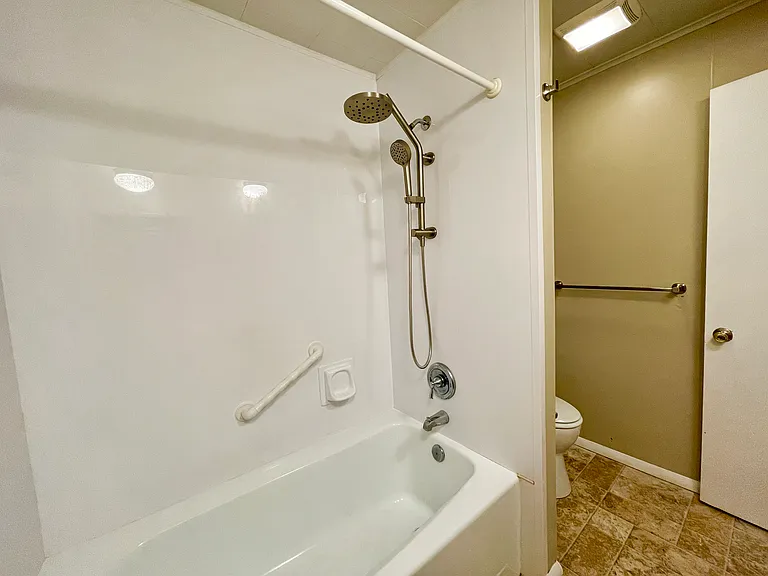 113 S Washington St — Photo 20
