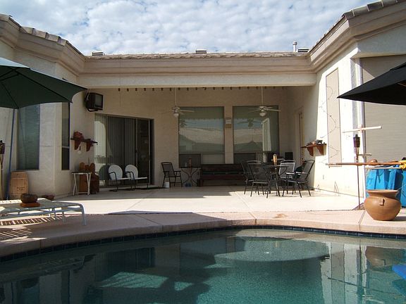 COVERED PATIO W/ TWO CEILING FANS