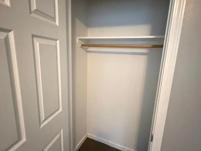 809 E Thomas St — Photo 24