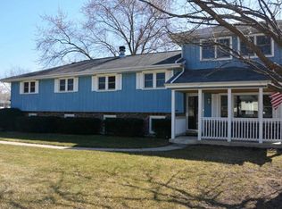 29W043 Donald Ave, West Chicago, IL 60185