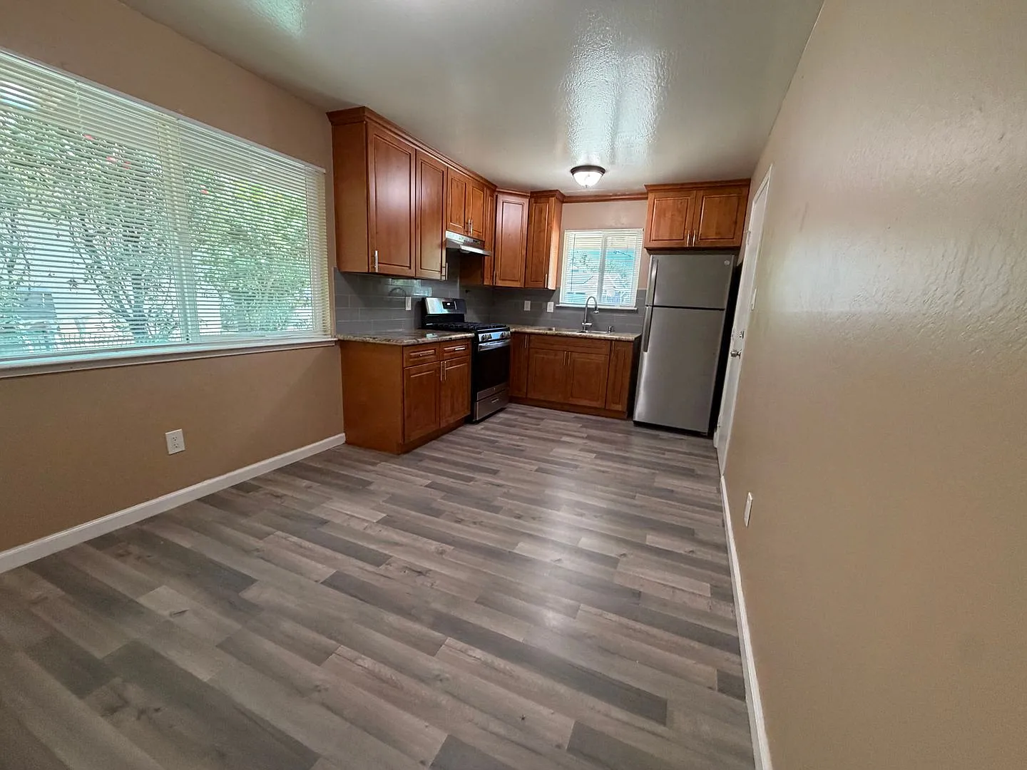Updated 2 bedroom duplex near hospital — Photo 2