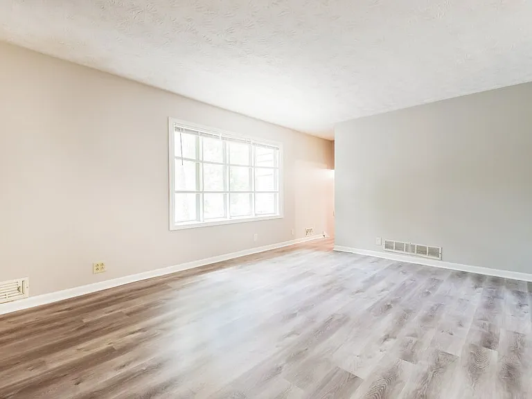 2725 Westford Ct — Photo 10