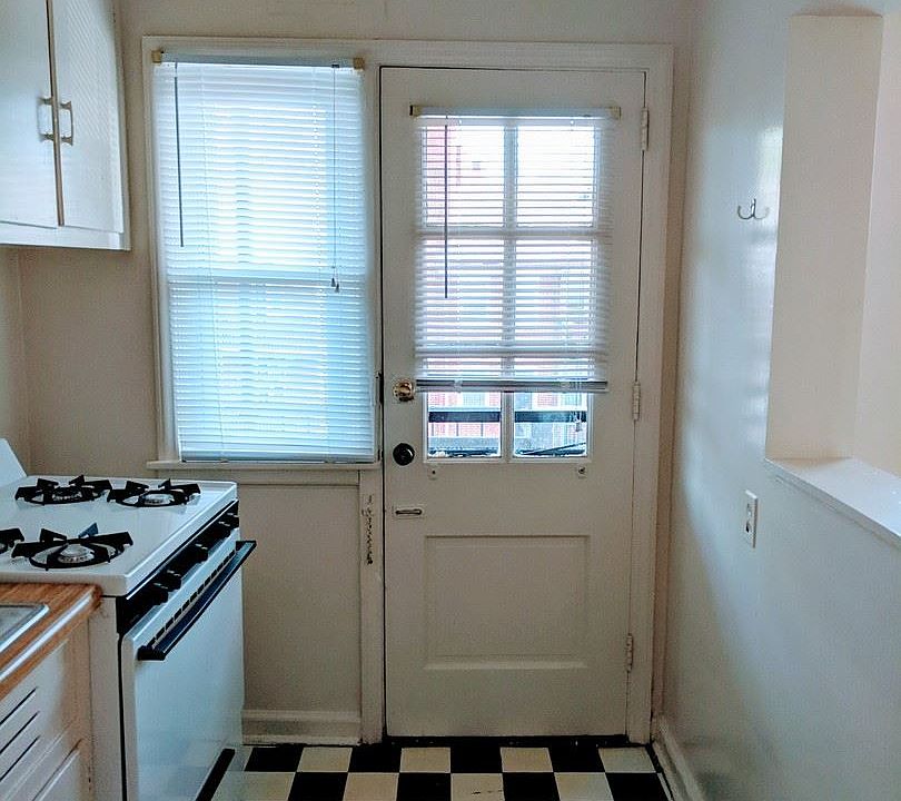1st image of 2604 Kensington Ave APT 06
