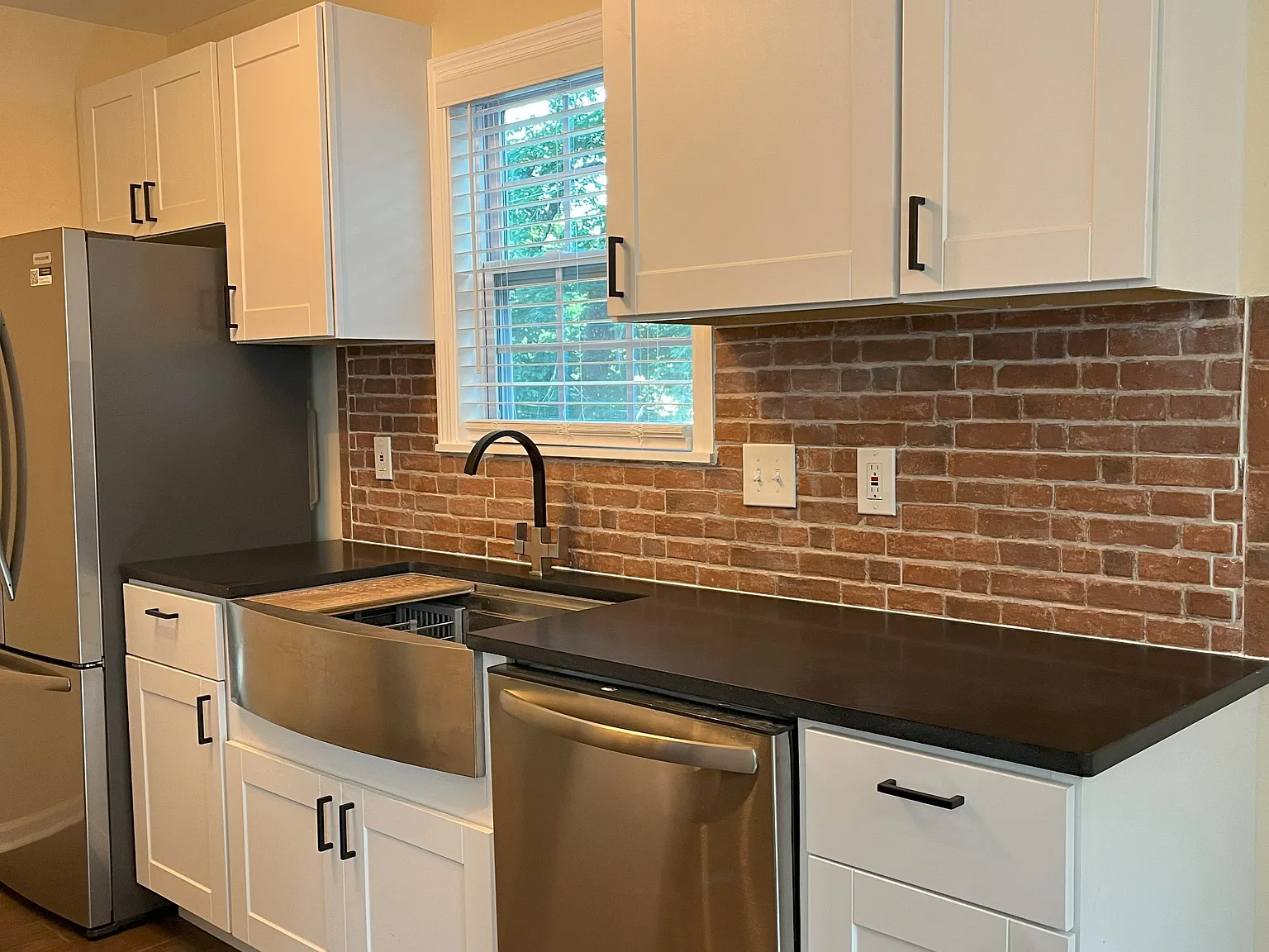 728 Pointe Ct — Photo 2