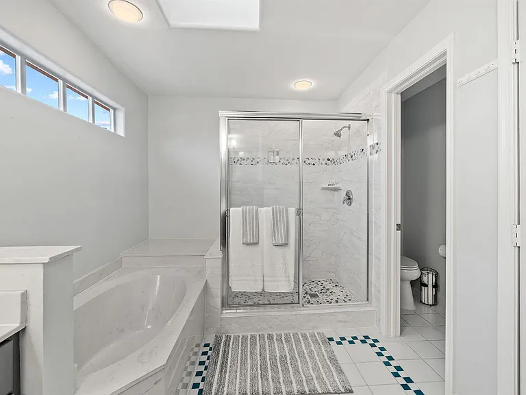 33 Monterey Pointe Dr — Photo 23