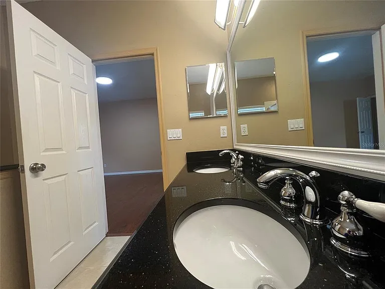 9855 Secret Cove Ln — Photo 16