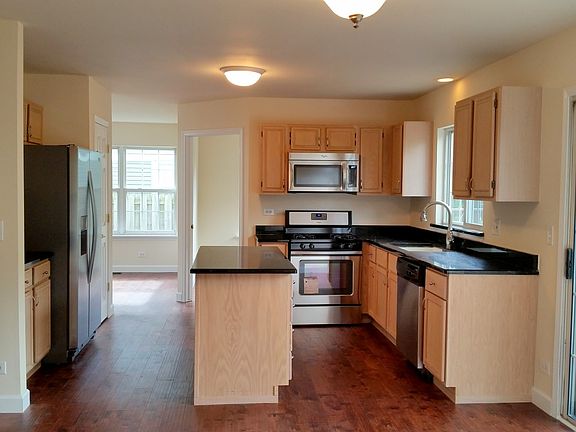 2nd image of 512 Fairfax Ln