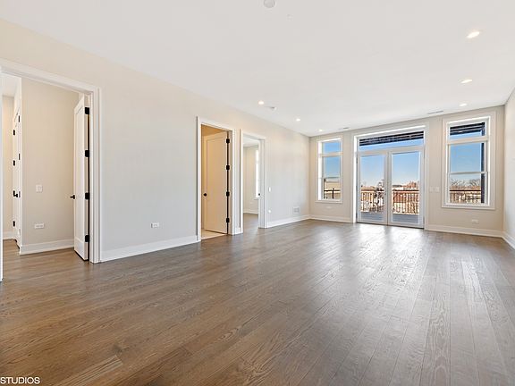3rd image of 1938 W Augusta Blvd APT 404