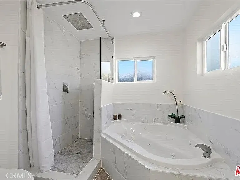 Studio, 400 sqft, $1,700 — Photo 3