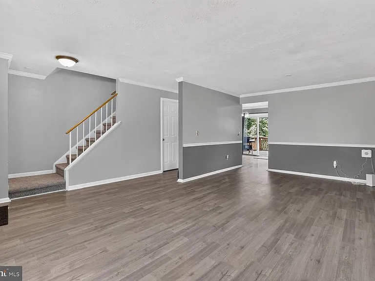 10714 Gideon Ct — Photo 2