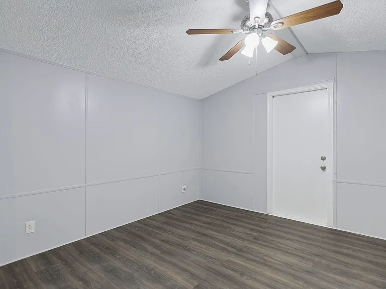 755 W Dewey Ave — Photo 17