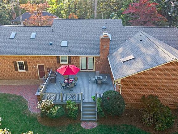 3rd image of 100 Holdsworth Rd