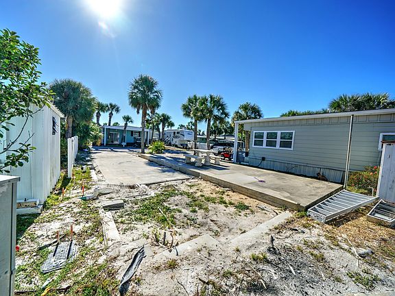 3rd image of 671 Sea Lion Dr