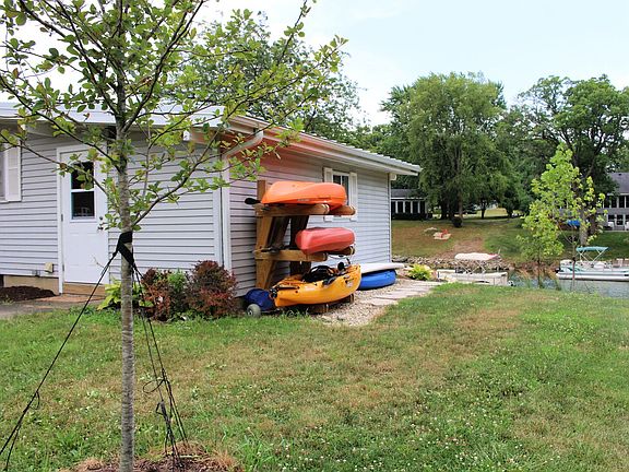 3rd image of 208 Ocala Dr