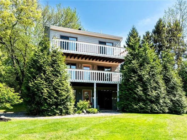 25 Spanker St, Jamestown, RI 02835