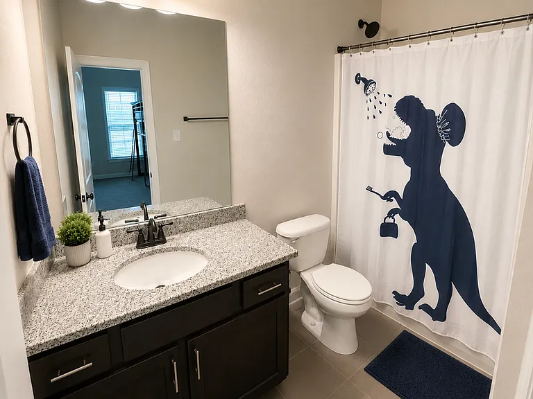 Bathroom 1, with bedroom 1