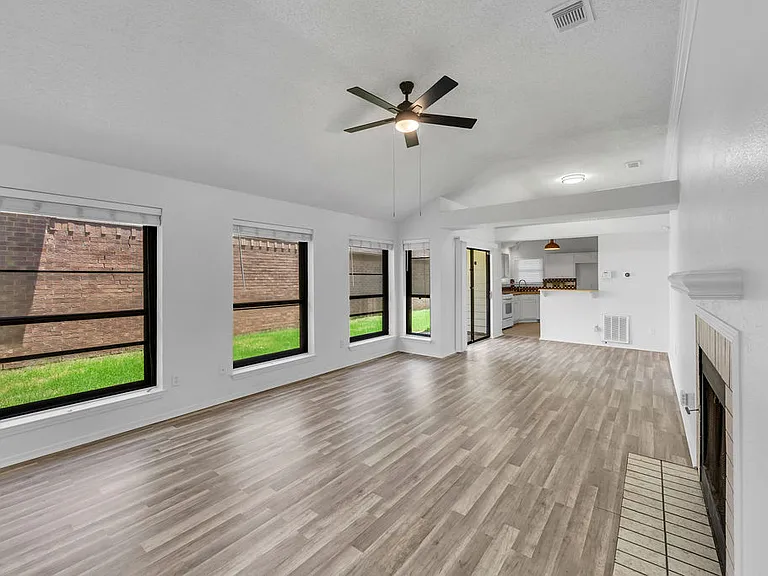 608 Rancho Dr — Photo 7