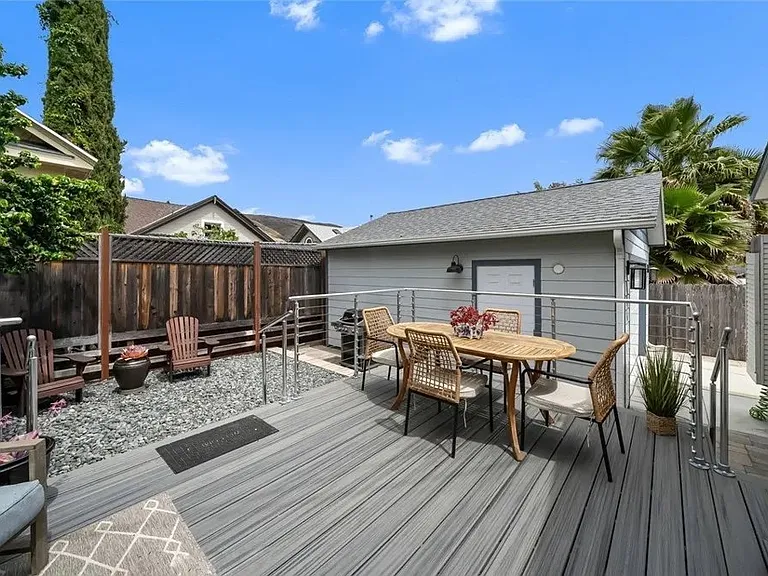 1526 Garden St — Photo 8