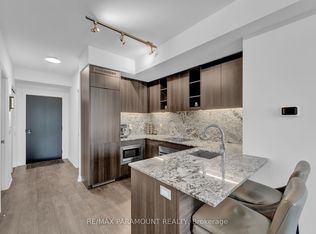 101 Erskine Ave #418, Toronto, ON M4P 0C5