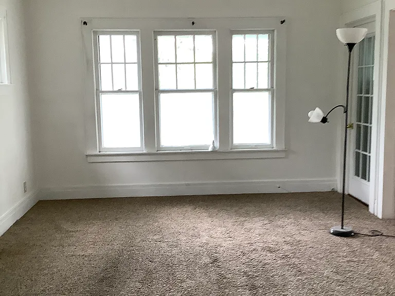 213-15 Kenwood Ave #2 — Photo 3