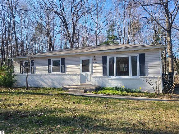 2nd image of 4805 Chippewa Ave