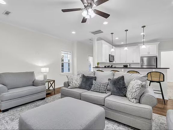 4th image of 203 Worley St