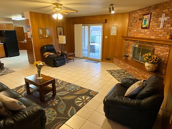 4th image of 504 W Hervey Dr