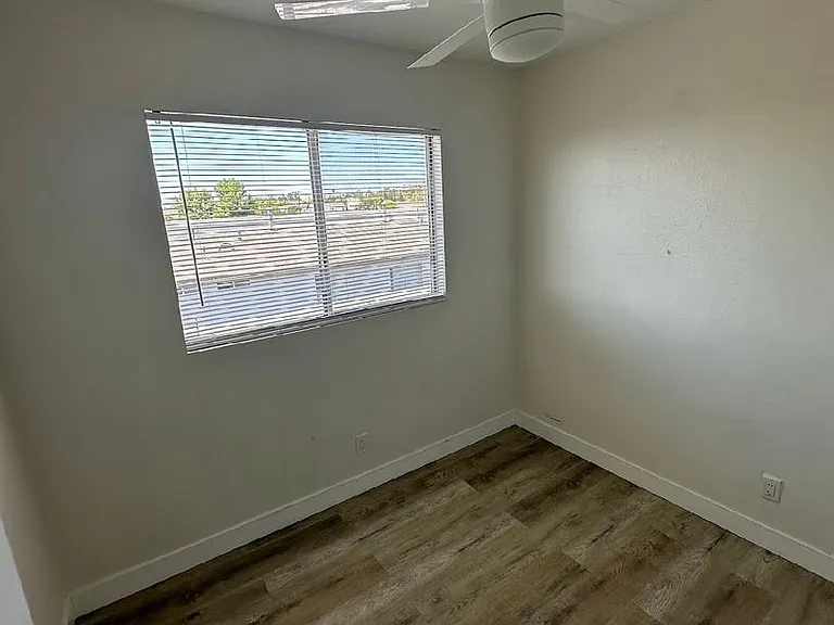2226 Lewis Ave — Photo 5