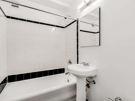 4th image of 310 E 44th St APT 414