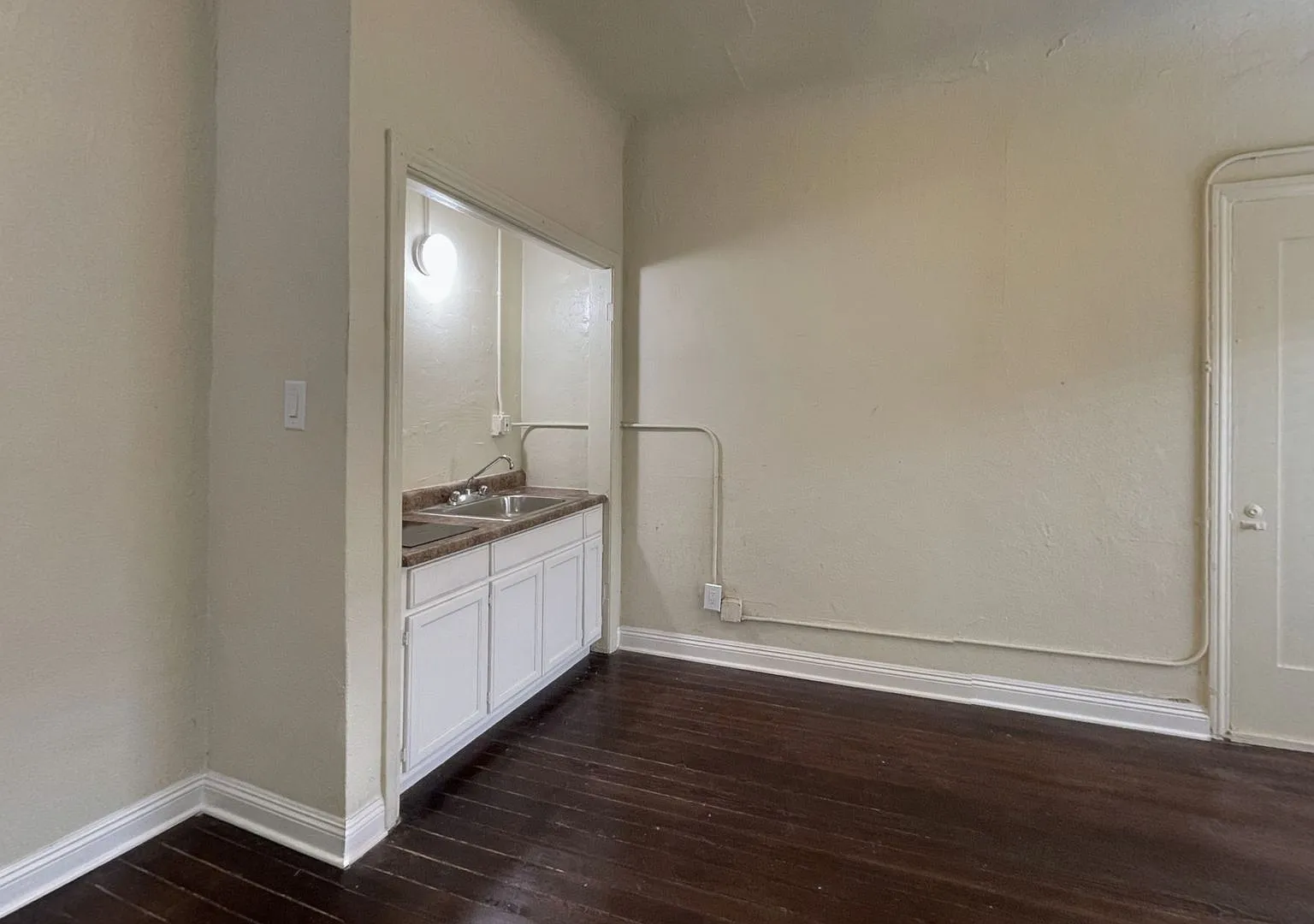 Burlington Apts...NY Style Charm...Upgrade Apartments Available! CALL NOW! — Photo 4