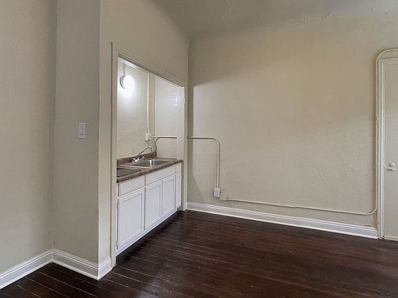 4th image of 625 S Burlington Ave APT 208