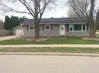 519 E Ridlington Ave, Shawano, WI 54166