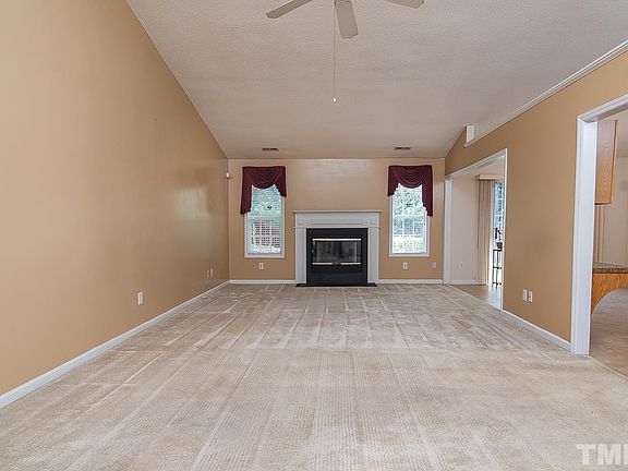 3rd image of 4415 Armitage Dr