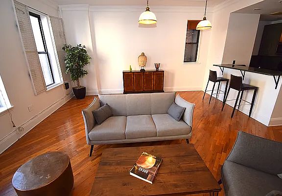3rd image of 203 Park Pl APT 2R