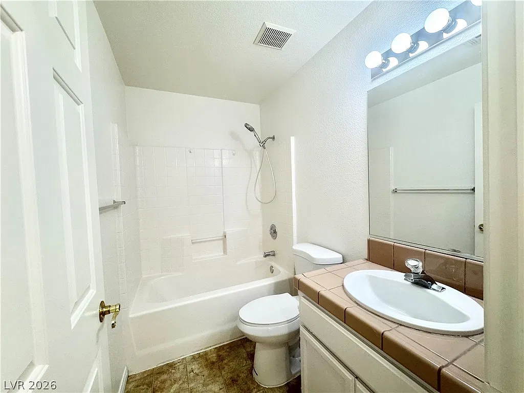 3 bed, 2.0 bath, 1211 sqft, $1,350 — Photo 4