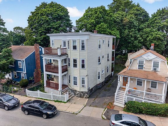 5th image of 109 Capen St