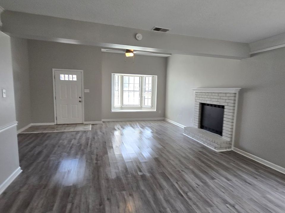 1st image of 5828 Plum Valley Dr