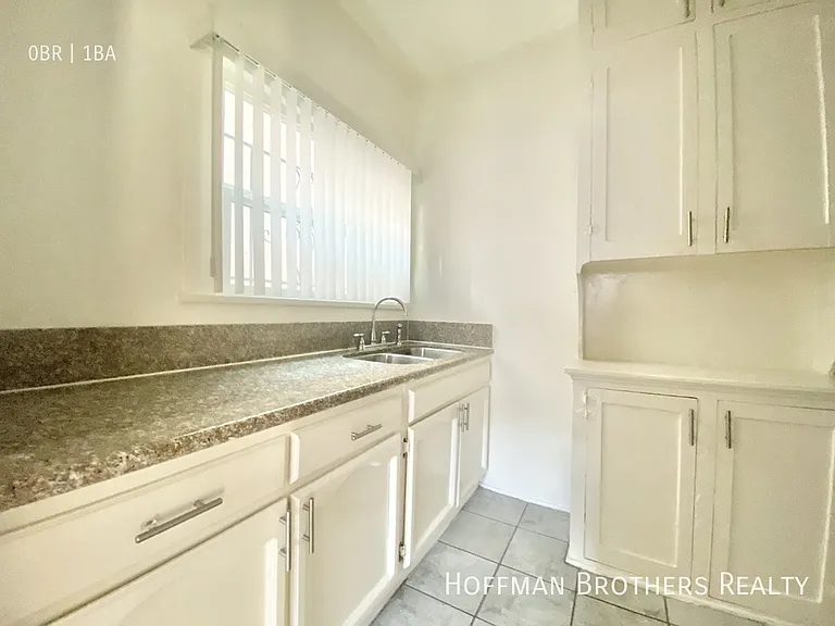 563 N Heliotrope Dr #100 — Photo 3