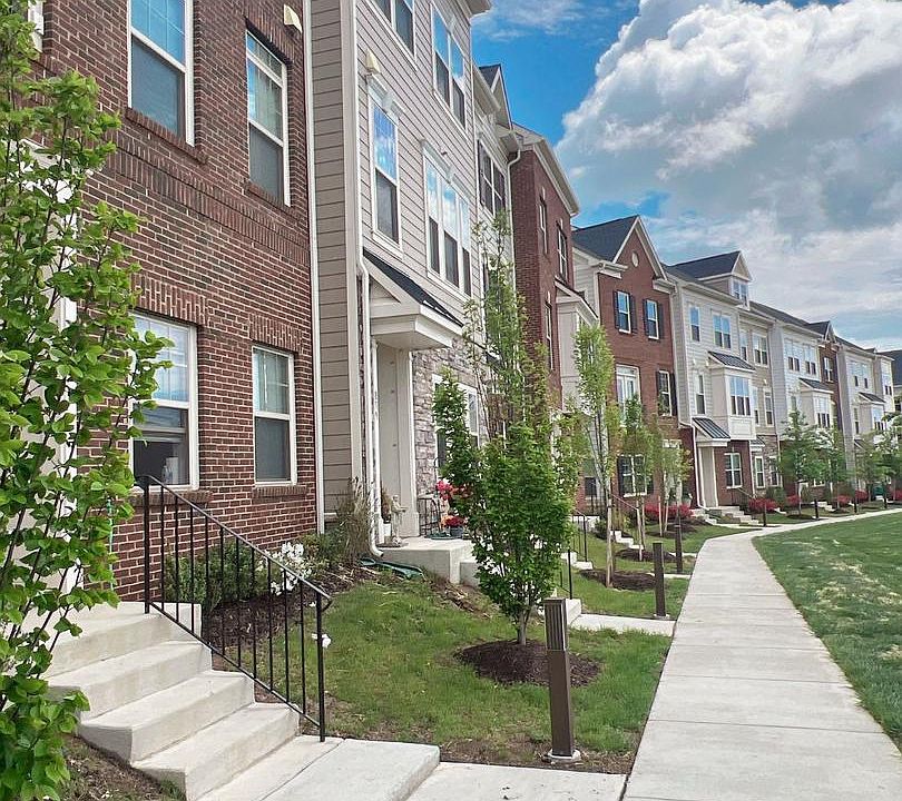 2nd image of 817 Sawback Sq NE