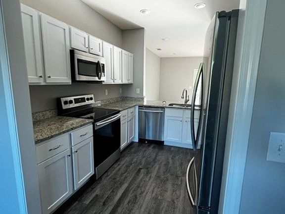 2nd image of 713 Mulberry St #B