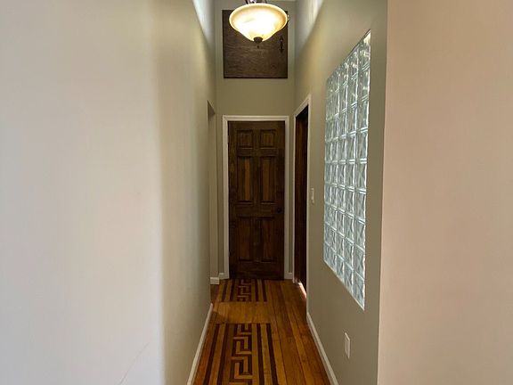 5th image of 155 Beacon Hill Dr APT 1