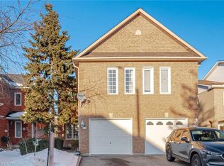 6945 Gracefield Dr, Mississauga, ON L5N 6T9