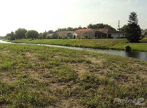 3rd image of 588 Boundary Blvd