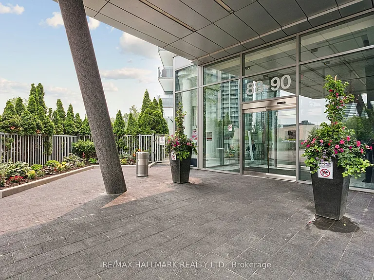 90 Park Lawn Rd #Penthouse 3101 — Photo 3