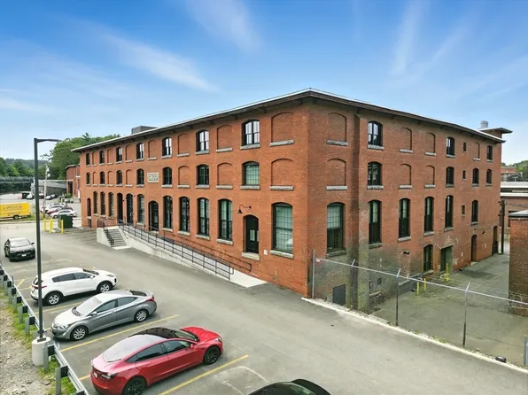 55 Sterling St #305, Clinton, MA 01510