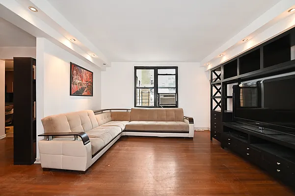 Sold by Amerihomes Realty of NY | media 8